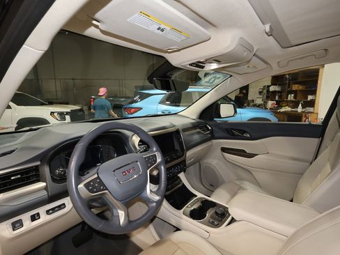 Certified 2022 GMC Acadia Denali w/ Denali Ultimate Package image 9