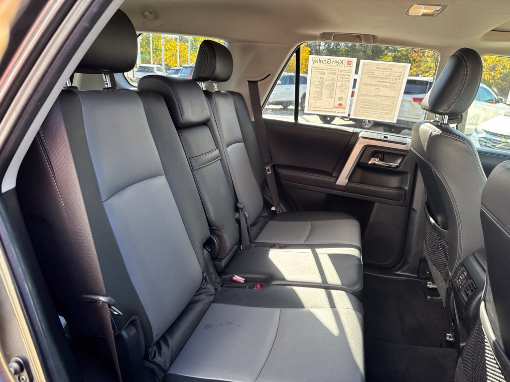 Used 2020 Toyota 4Runner SR5 Premium w/ Moonroof Package AWD/4WD image 32