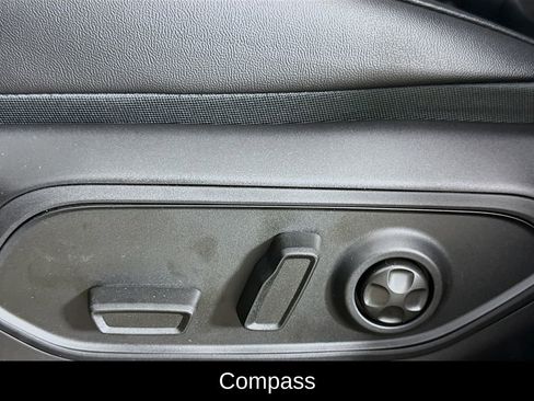 New 2025 Jeep Grand Cherokee Altitude image 15