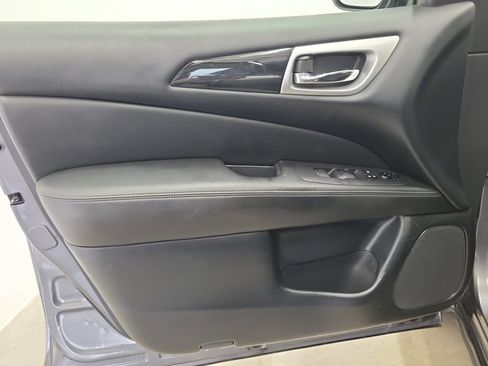 Used 2020 Nissan Pathfinder S FWD image 17