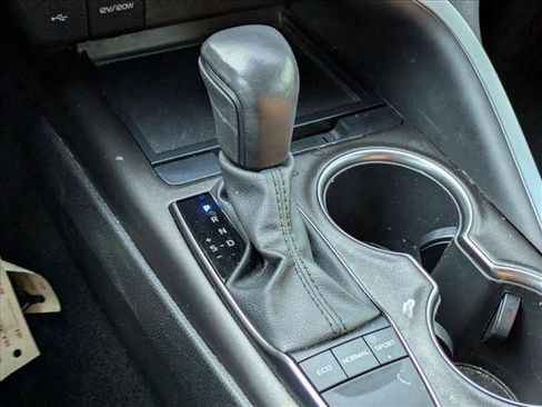 Used 2022 Toyota Camry SE image 14