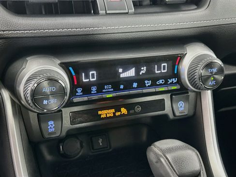 Used 2020 Toyota RAV4 XLE FWD image 23