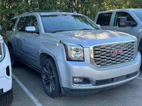 Used 2018 GMC Yukon XL Denali w/ Denali Ultimate Package AWD/4WD image 2