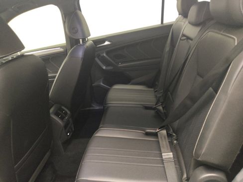 Used 2022 Volkswagen Tiguan SE R-Line image 18