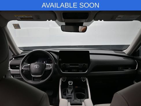 Certified 2024 Toyota Grand Highlander AWD image 12
