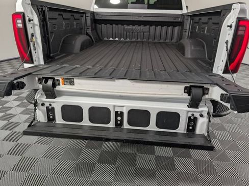 Certified 2025 GMC Sierra 2500 SLT w/ SLT Premium Package AWD/4WD image 25