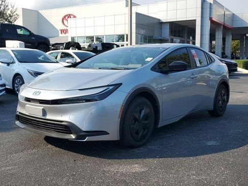 New 2026 Toyota Prius LE image 2