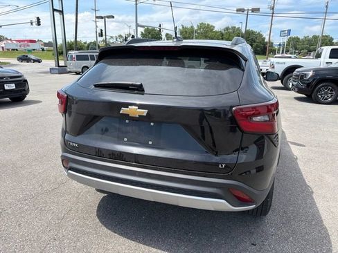 Used 2025 Chevrolet Trax LT FWD image 21