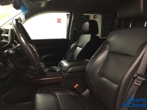 Used 2017 GMC Yukon SLT AWD/4WD image 32