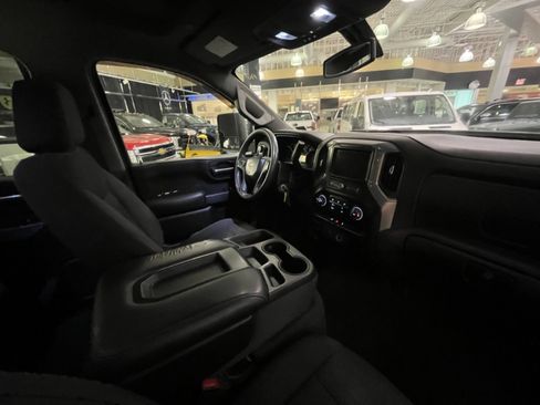 Used 2020 Chevrolet Silverado 2500 Custom w/ Custom Value Package image 11