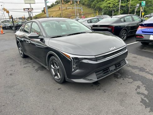 Used 2025 Kia K4 FWD image 2