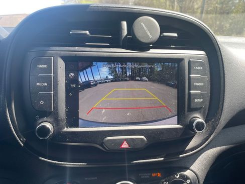 Used 2025 Kia Soul LX w/ LX Technology Package image 22