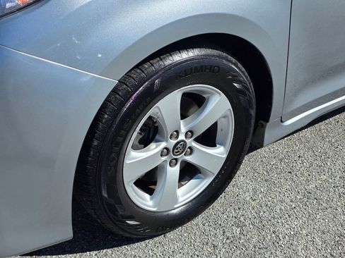 Used 2020 Toyota Sienna LE image 11