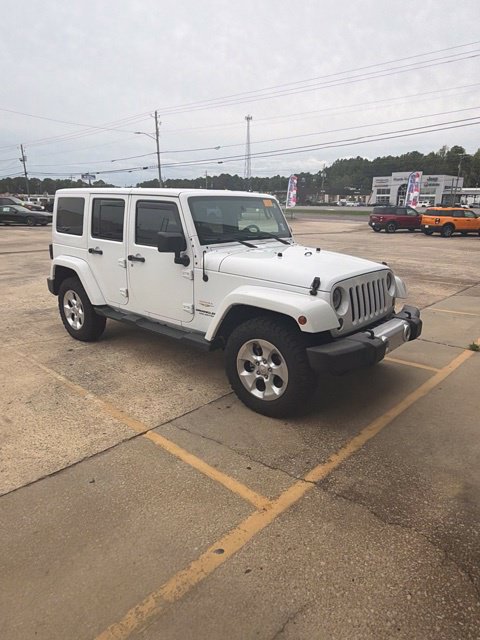 Used 2015 Jeep Wrangler Unlimited Sahara w/ Connectivity Group AWD/4WD image 7