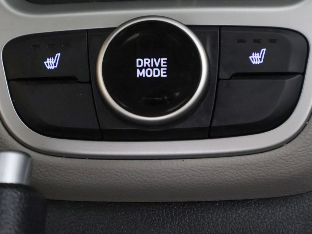 Certified 2026 Hyundai Venue SEL FWD image 38