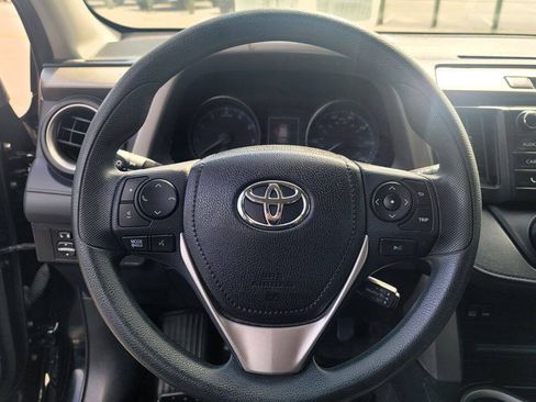 Used 2017 Toyota RAV4 LE FWD image 11