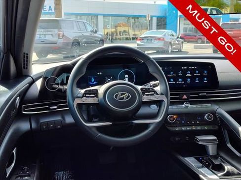 Used 2023 Hyundai Elantra SEL w/ Convenience Package FWD image 8