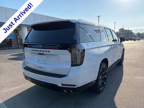 Used 2026 Chevrolet Suburban High Country AWD/4WD image 4