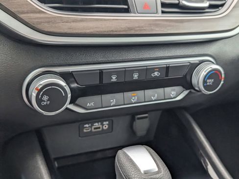 Used 2024 Nissan Altima 2.5 SV image 17