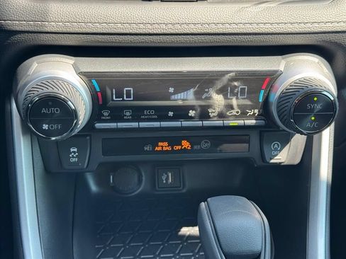 Used 2025 Toyota RAV4 XLE w/ Convenience Package FWD image 21