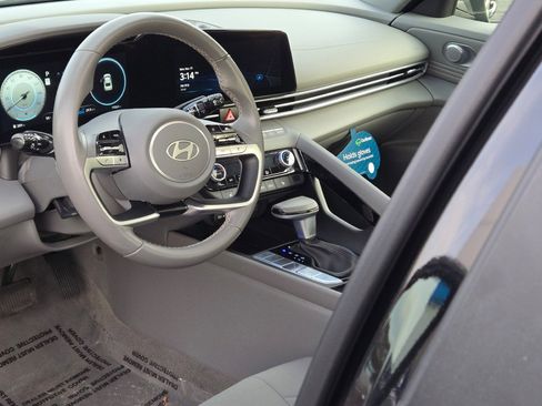 Used 2025 Hyundai Elantra SEL image 22