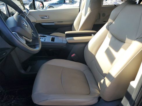 Certified 2022 Toyota Sienna XLE w/ XLE Plus Package image 16