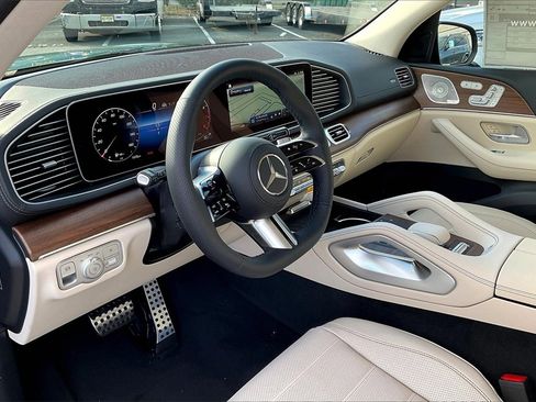 New 2026 Mercedes-Benz GLS 450 4MATIC image 6