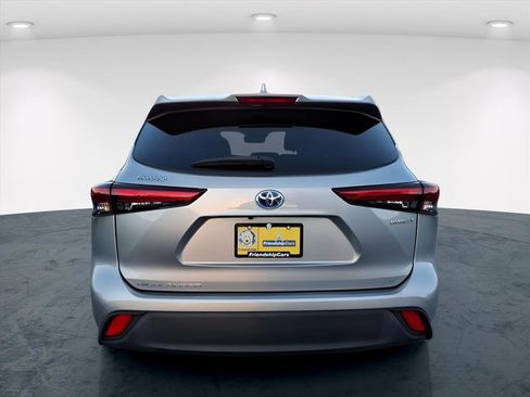 Used 2021 Toyota Highlander XLE image 21