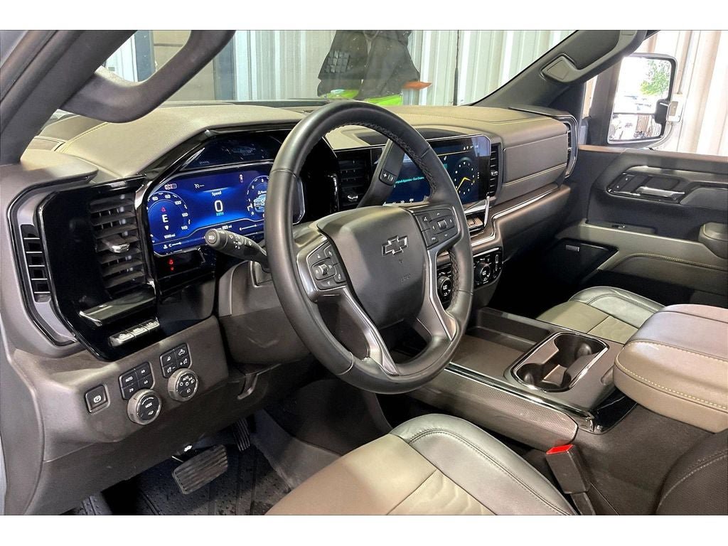 Used 2024 Chevrolet Silverado 2500 ZR2 w/ Technology Package AWD/4WD image 16