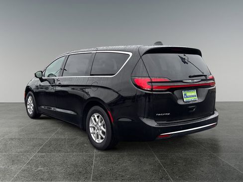 Used 2025 Chrysler Pacifica Select FWD image 5