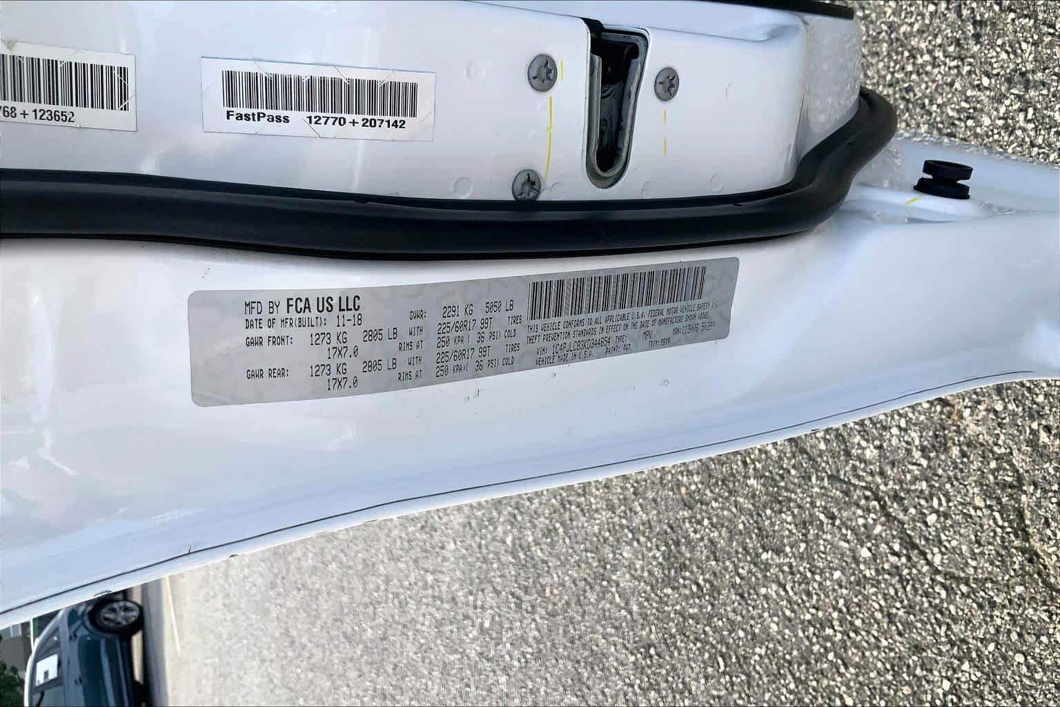 Used 2019 Jeep Cherokee Latitude w/ Cold Weather Group FWD image 29