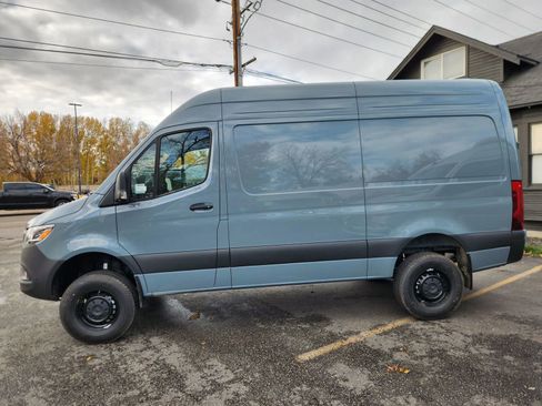 Used 2025 Mercedes-Benz Sprinter 2500 image 8