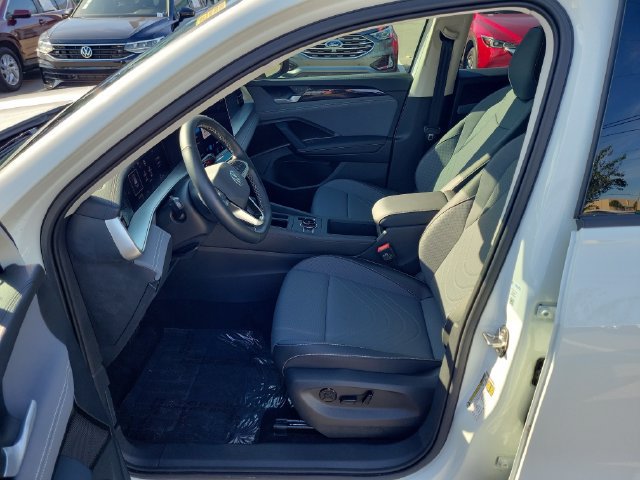 Used 2025 Volkswagen Tiguan SE FWD image 18