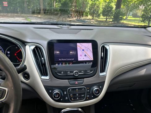 Used 2020 Chevrolet Malibu Premier FWD image 18