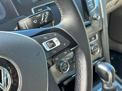 Used 2015 Volkswagen e-Golf SEL Premium image 22