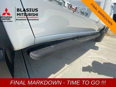 Used 2022 GMC Sierra 3500 AT4 w/ Gooseneck/5TH Wheel Package image 38