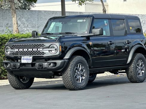 New 2025 Ford Bronco Badlands image 8