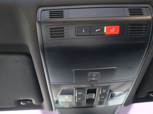 Used 2023 Volkswagen Tiguan SE R-Line image 40