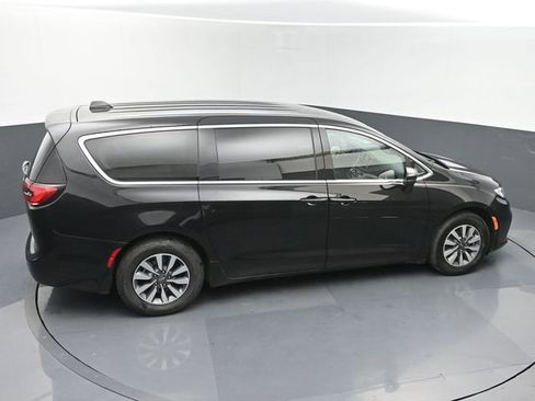 Used 2024 Chrysler Pacifica Select image 34