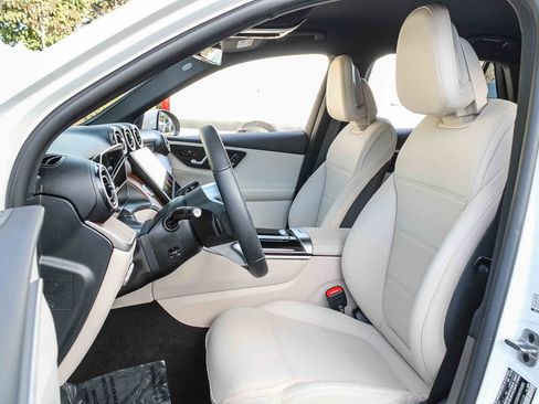 Used 2025 Mercedes-Benz GLC 300 image 17