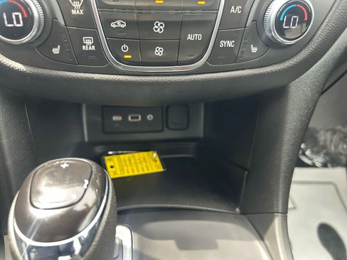 Used 2021 Chevrolet Equinox LT image 21