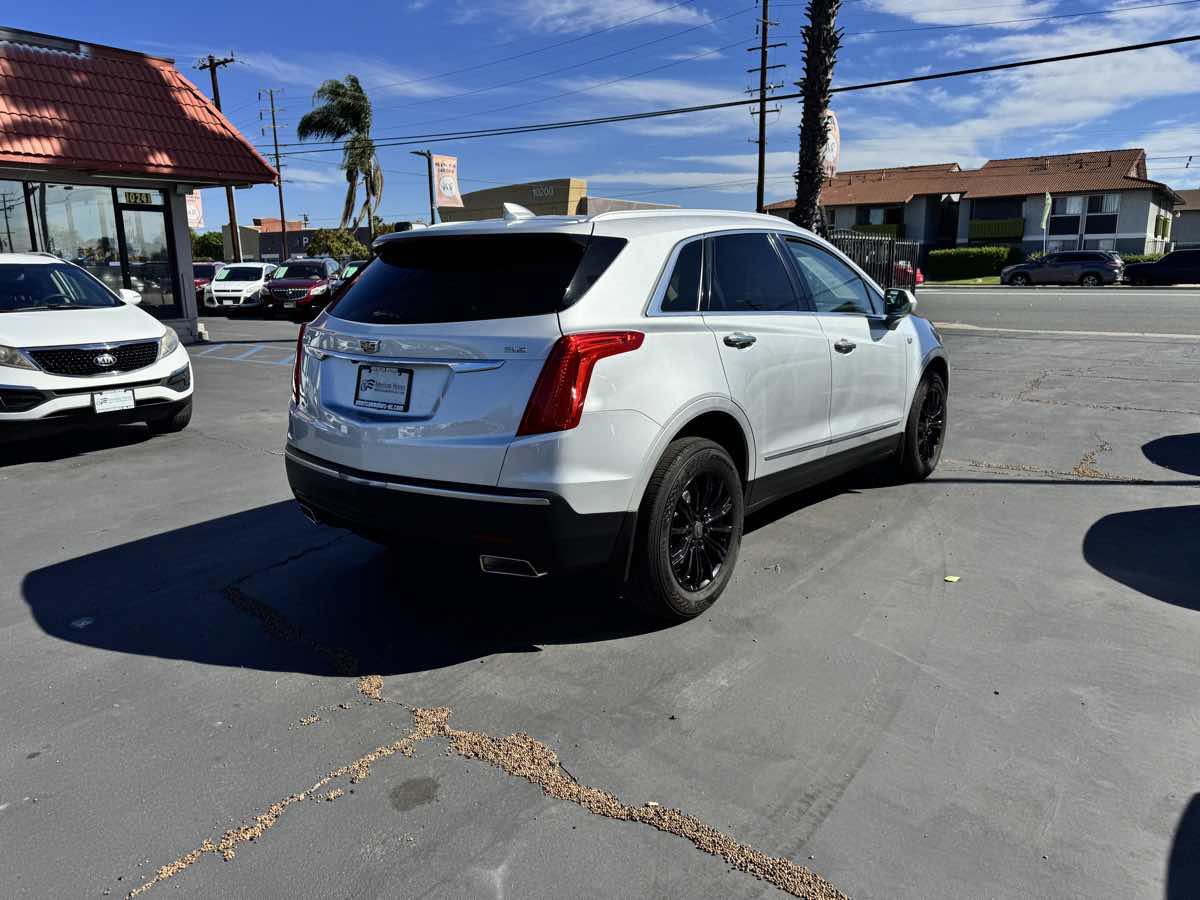 Used 2017 Cadillac XT5 Luxury w/ Driver Awareness Package FWD image 6