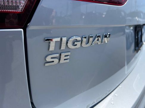 Used 2018 Volkswagen Tiguan SE w/ Panoramic Sunroof Package AWD/4WD image 27