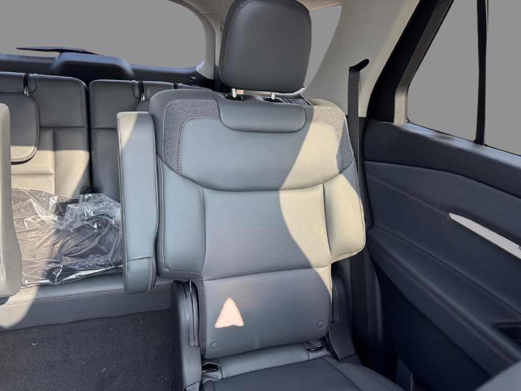 New 2026 Ford Explorer Active w/ Active Comfort Package AWD/4WD image 17