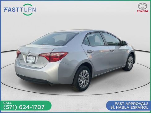 Used 2017 Toyota Corolla SE FWD image 5