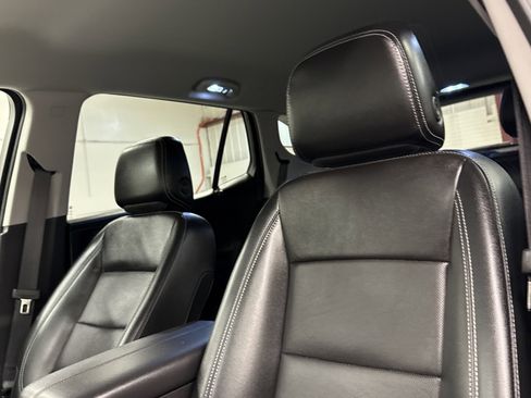 Used 2022 GMC Terrain SLT w/ Infotainment Package II image 6