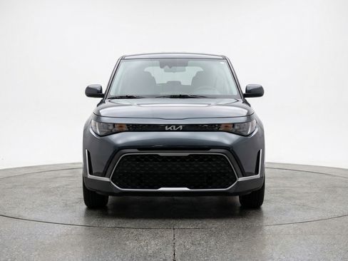 Used 2025 Kia Soul LX w/ LX Technology Package FWD image 2