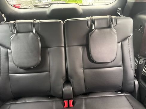 Used 2023 Ford Explorer XLT w/ Equipment Group 202A AWD/4WD image 37