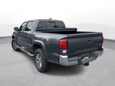 Used 2018 Toyota Tacoma SR5 RWD image 8