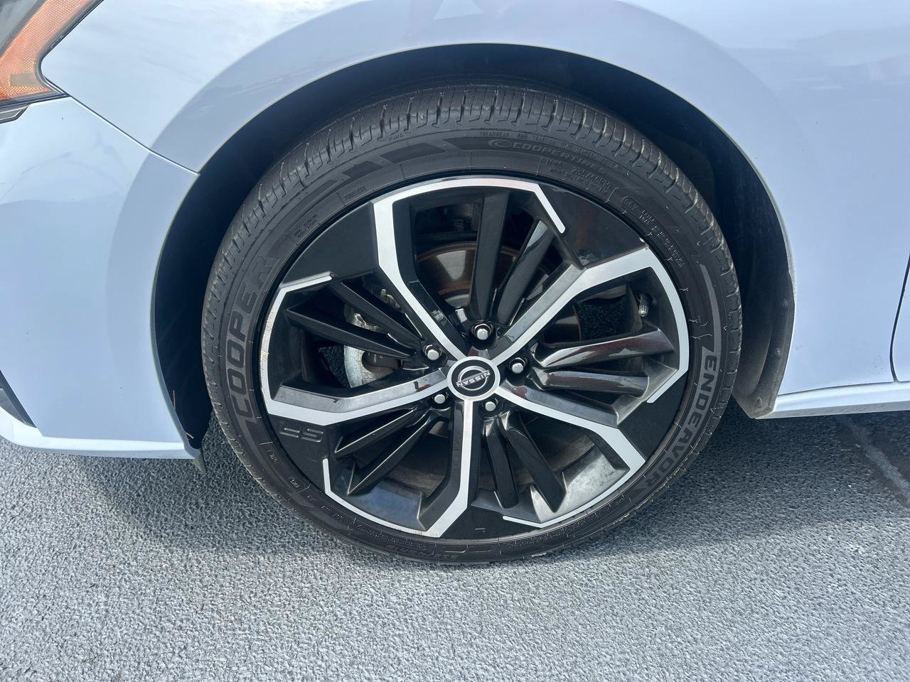 Used 2023 Nissan Altima 2.5 SR FWD image 9